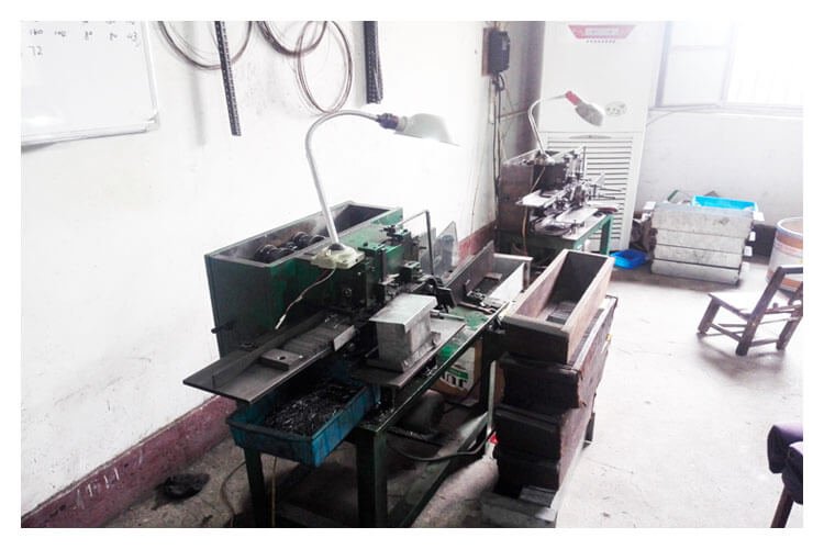barb cuting machine